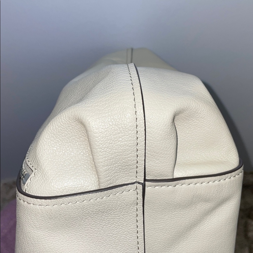 Michael Kors ‘Addie’ Large Leather Shoulder Bag - Picture 4 of 16